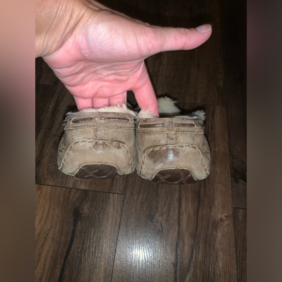 Women’s Size 9 UGG Slippers in Chestnut Color. - Picture 8 of 9